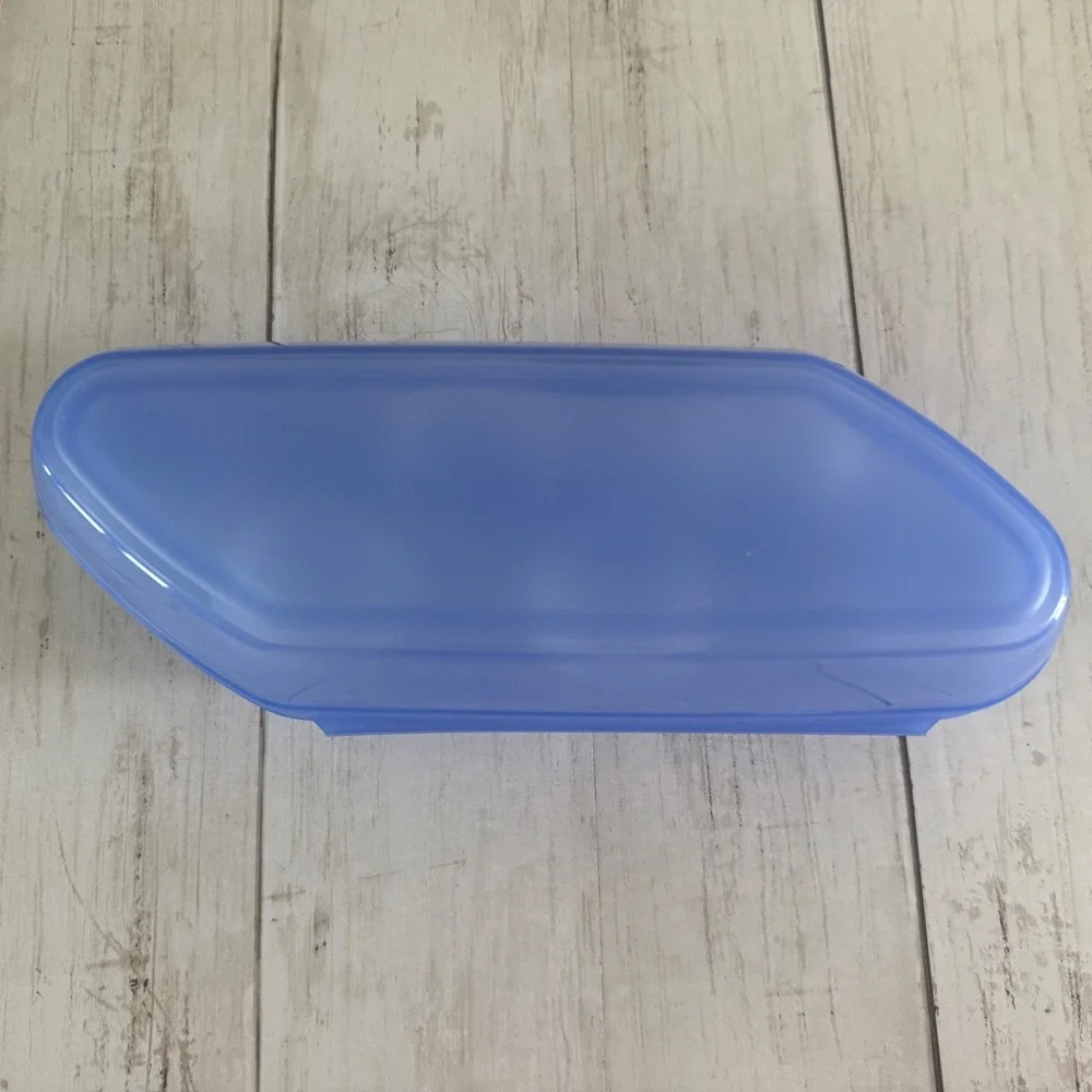 Tupperware Blue 6 Egg Storer Container Hinged Lid Portable Travel Camping 3026A1